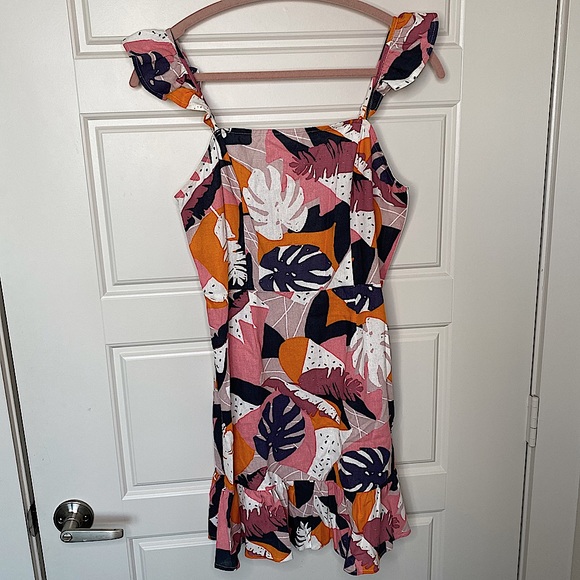 SADIE & SAGE PINK PALM PRINT FLUTTER SLEEVE DRESS - Picture 1 of 13